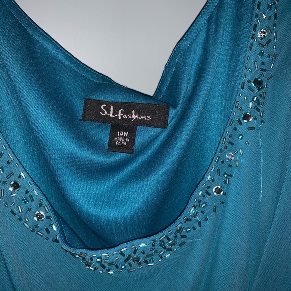 Turquoise event suit - Picture 3 of 3